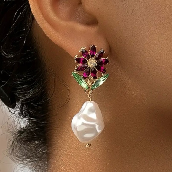 ✨Betsey Johnson Petra Floral Pearl Drop Earrings - Picture 1 of 8